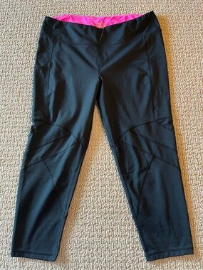 Lilly Pulitzer Black Cropped Leggings with Pink Waistband